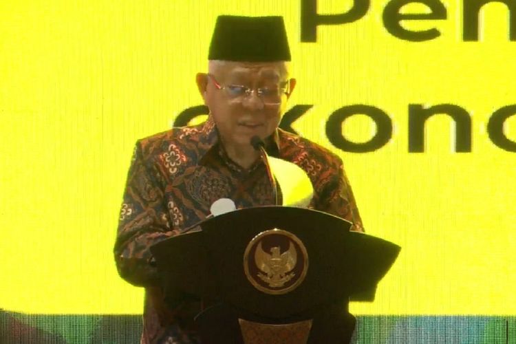 Wakil Presiden (Wapres) RI Ma'ruf Amin saat memberikan arahan dalam acara peresmian konferensi tahunan SDGs Annual Conference (SAC) tahun 2024, di Hotel Fairmont, Jakarta, Senin (7/10/2024).