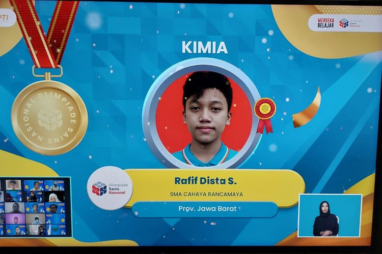 Rafif Dista, siswa SMA Cahaya Rancamaya peraih medali emas di ajang OSN 2022 bidang Kimia