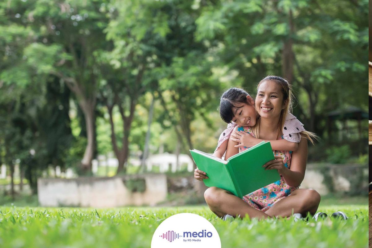 Ibu memiliki peran dan jasa yang besar untuk anak.