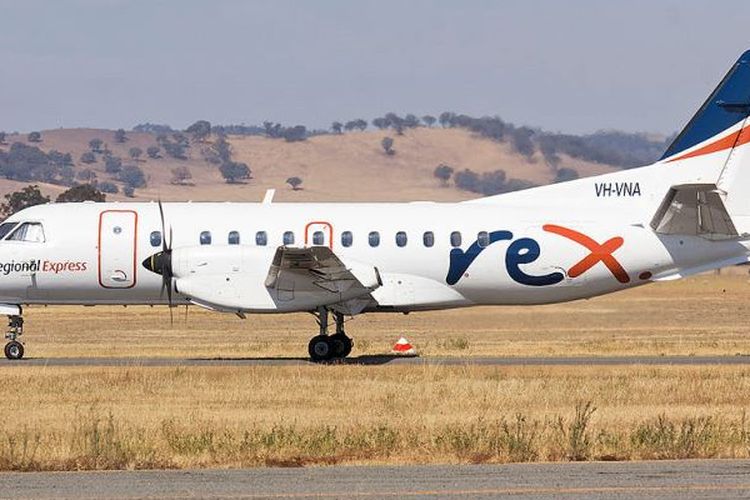 Sebuah pesawat Saab 340 milik maskapai penerbangan Regional Express di bandara Wagga Wagga, New South Wales, Australia.