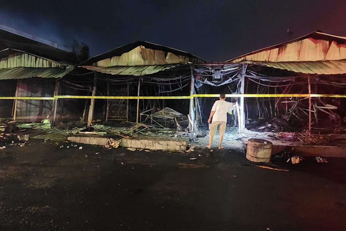 Kondisi Pasar Kanjengan Johar, Semarang, setelah kebakaran. Pemkot Semarang menyiapkan relokasi bagi ratusan pedagang terdampak.