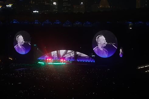 Chris Martin Ajak 2 Penonton ke Atas Panggung Nyanyikan Everglow di Konser Coldplay Jakarta