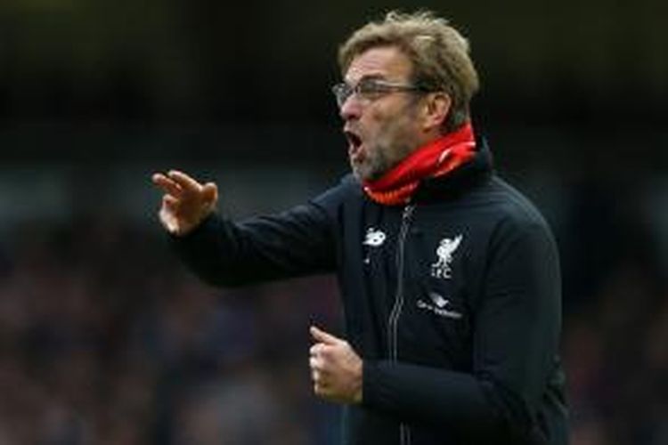 Manajer Liverpool, Juergen Klopp, berteriak kepada para pemainnya pada laga lanjutan Premier League di Boleyn Ground, Sabtu (2/1/2016). Pada laga itu, Liverpool kalah 0-2.