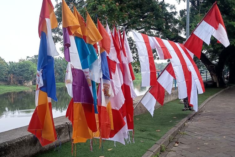 Catat, Ini Tata Cara Pengibaran Bendera di Depan Rumah yang Benar