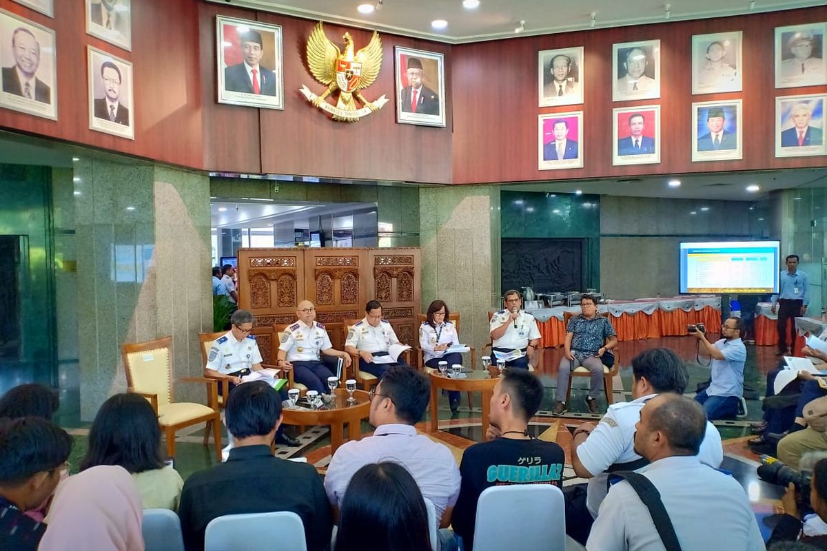 Press Background Angkutan Natal dan Tahun Baru (Nataru), di Jakarta, Senin (9/12/2019).