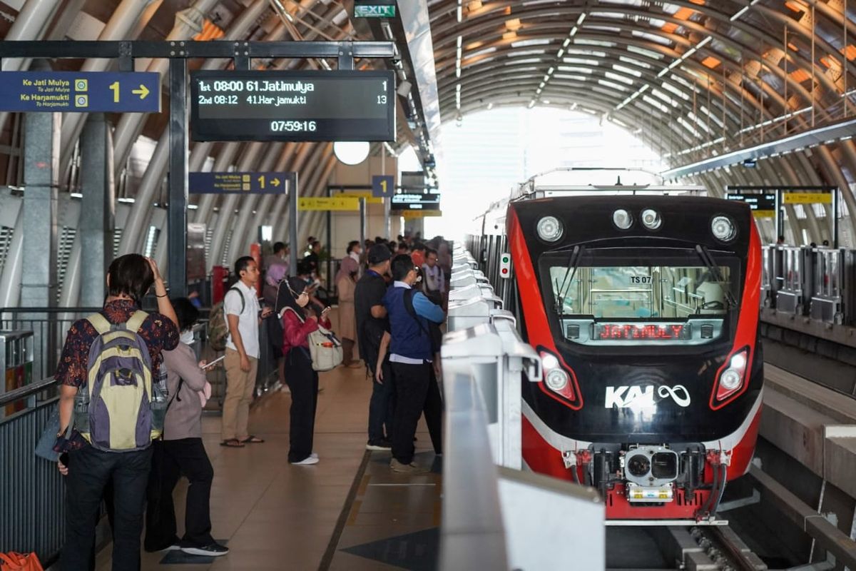 Di Malam Pergantian Tahun Baru, LRT Jabodebek Layani 156.490 Penumpang