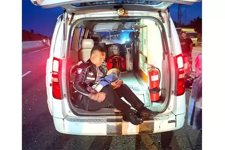 Cerita Aipda Fernandoz Menangis Evakuasi Bayi yang Meninggal dalam Kecelakaan di Tol Pekanbaru-Dumai