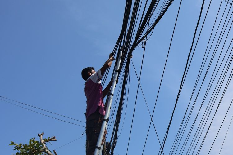 Kabel Internet Semrawut di Buleleng Akhirnya Ditertibkan, Masyarakat Diminta Lapor