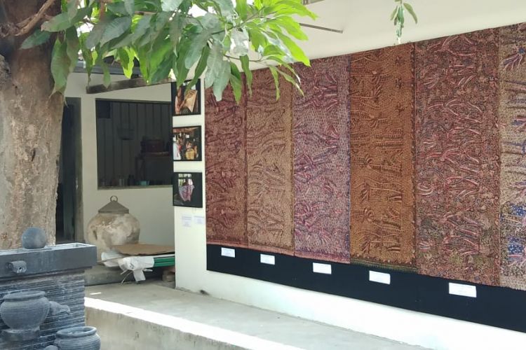 Contoh batik tiga negeri yang ada di Museum Batik Tiga Negeri, Lasem, Rembang.