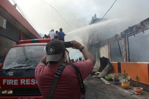 Kebakaran di Pemukiman Padat Ternate, 12 Rumah dan Kantor Lurah Ludes