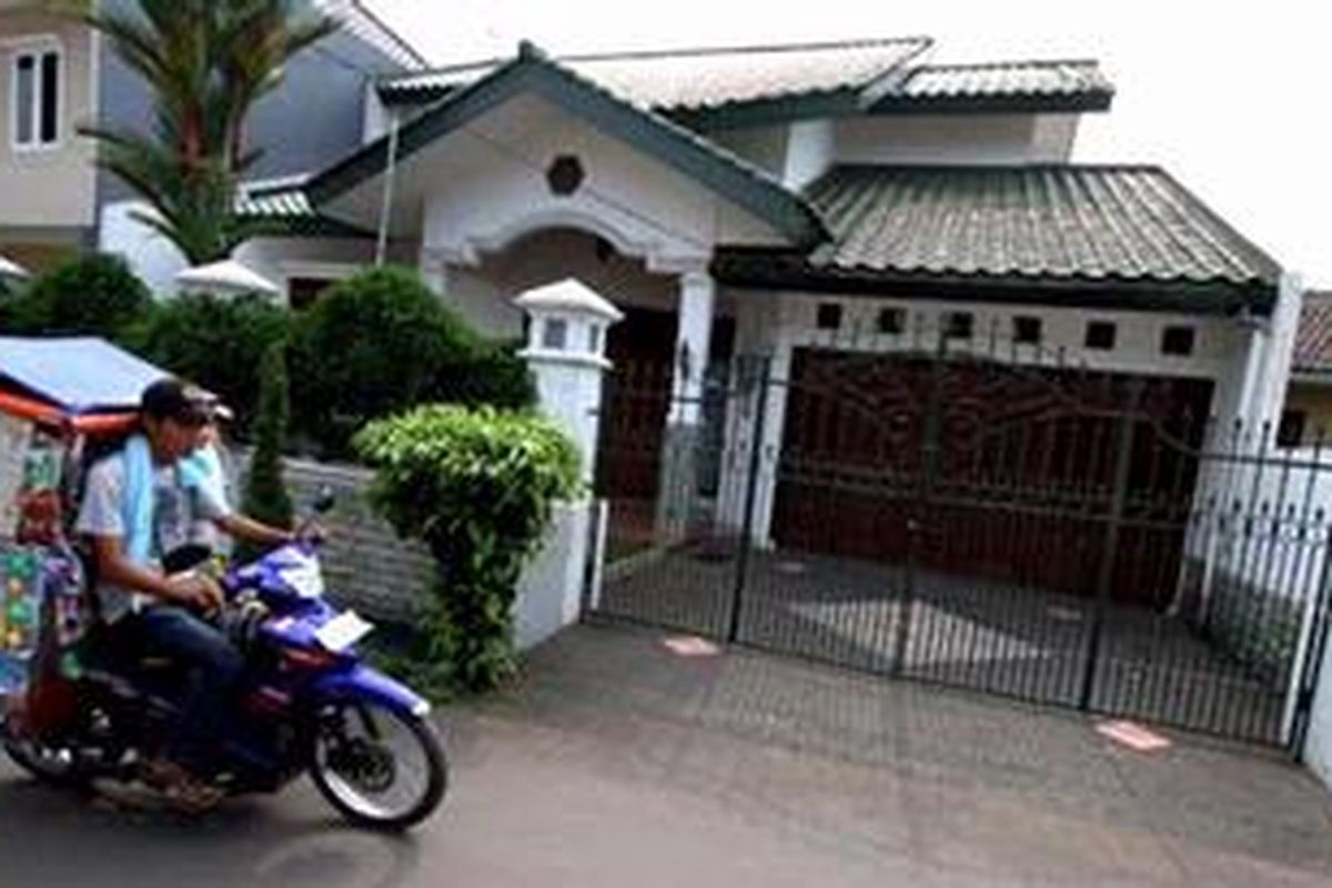 Kediaman Dhana Widyatmika di Jakarta Timur. 