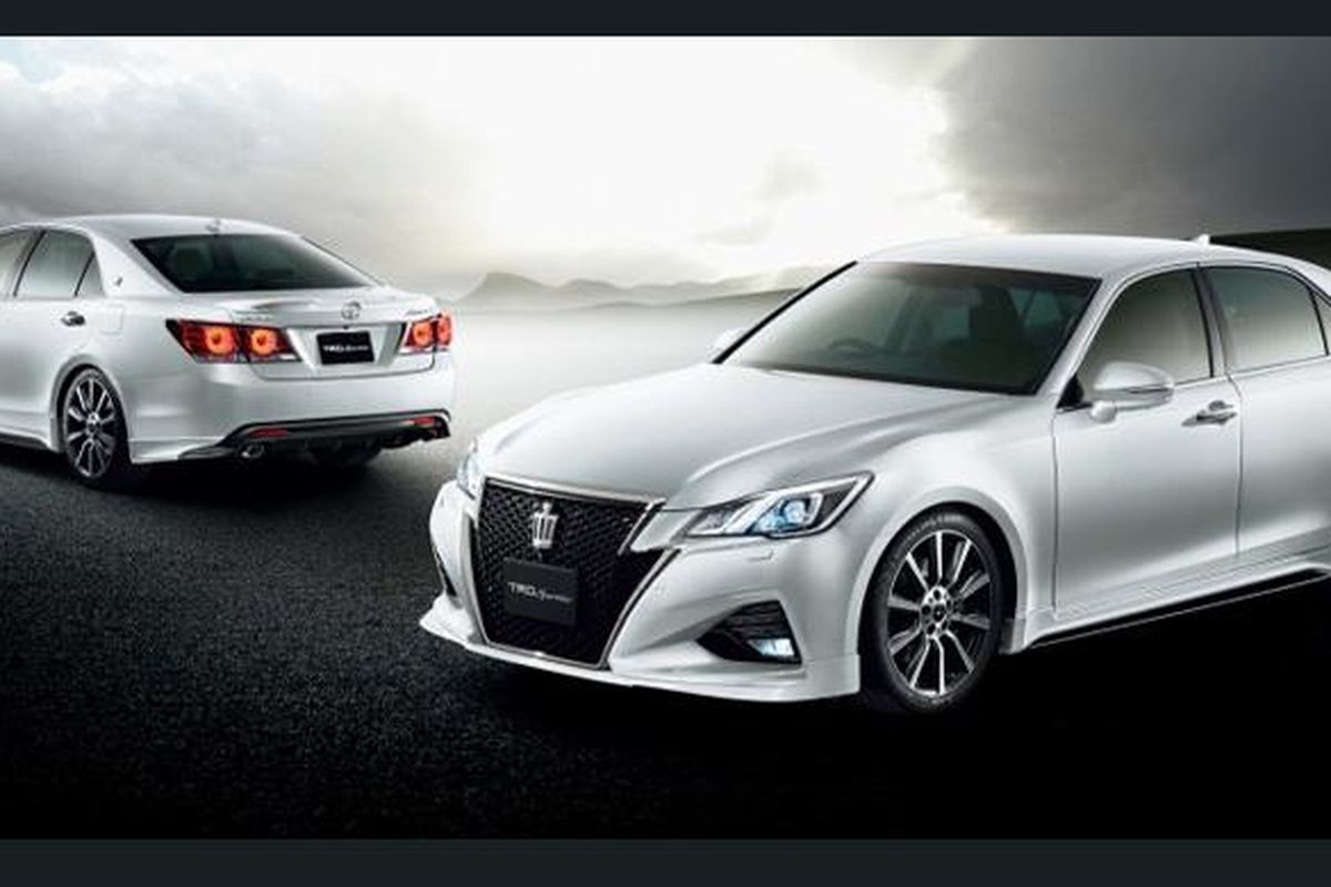 Toyota Crown Royal facelift kini juga tersedia dalam paket aksesori TRD.