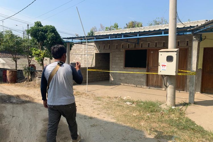 KAMAR KORBAN--Inilah kamar kos MB (24), pemandu lagu yang ditemukan tewas dengan kondisi dua tangan dan dua kaki terikat dibelakang di Tempuran, Kelurahan Bangunsari, Kecamatan Dolopo, Kabupaten Madiun, Jawa Timur, Kamis (6/7/2023). 