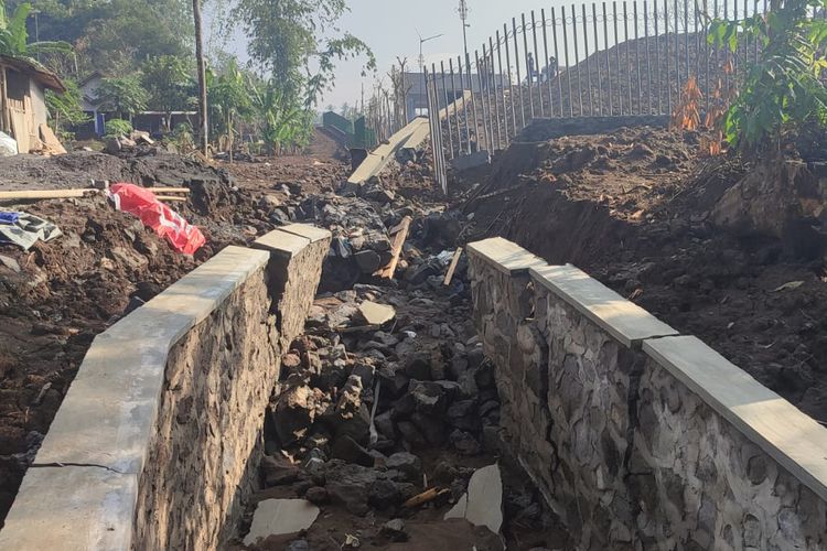 Talut di Museum dan Kampung Seni Borobudur yang ambruk, Kamis (26/9/2024).
