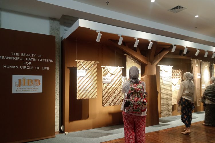 Peluncuran Jogja International Batik Biennale (JIBB) 2023 yang menampilkan koleksi batik Keraton Yogyakarta dan Puro Pakualaman dengan konsep Batik Daur Hidup.