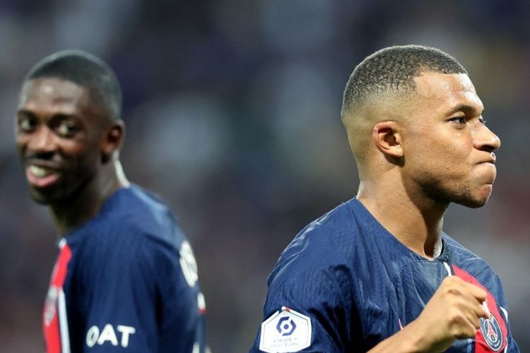 Ousmane Dembele dan Kylian Mbappe kala beraksi dalam laga pekan kedua Liga Perancis 2023-2024 antara Toulouse vs PSG di TFC Stadium, 19 Agustus 2023. (Photo by Charly TRIBALLEAU / AFP)