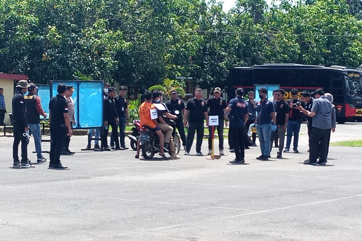 Satuan Reserse Polrestabes Makassar menggelar rekontruksi kasus pembunuhan bocah, MFS (11) yang organ tubuhnya akan dijual di halaman Markas Brimob Polda Sulsel, Jl KS Tubun, Kota Makassar, Selasa (17/1/2023) siang.