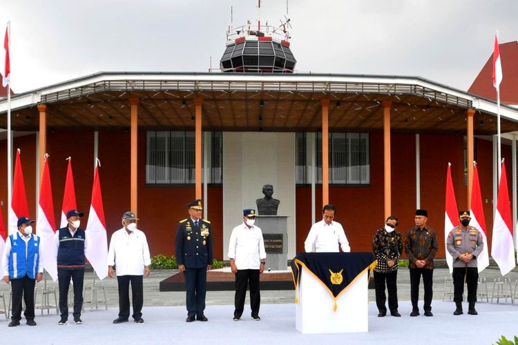 Presiden Joko Widodo saat meresmikan Proyek Revitalisasi Bandara Halim Perdanakusuma di Jakarta pada Rabu (5/10/2022). 
