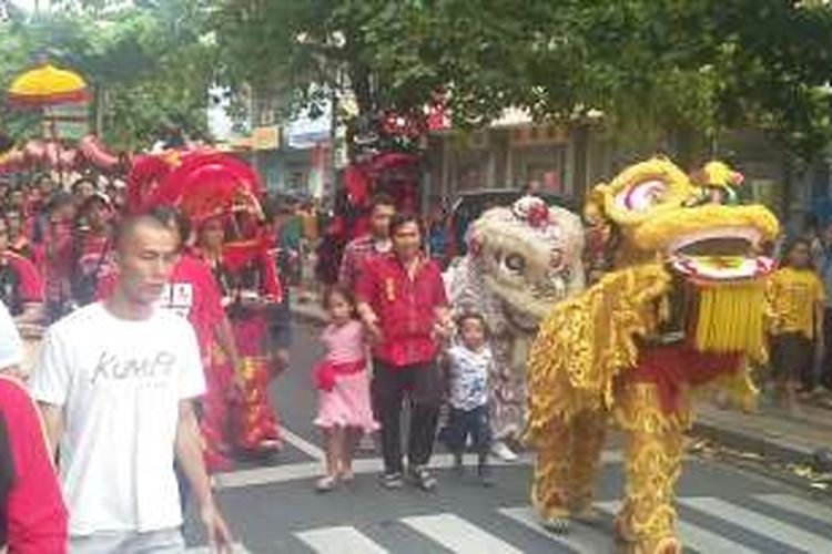 Pawai Barongsai dan Liong oelh Vihara Dharmayana Kuta menjelang Imlek