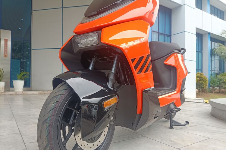 Zeeho AE4