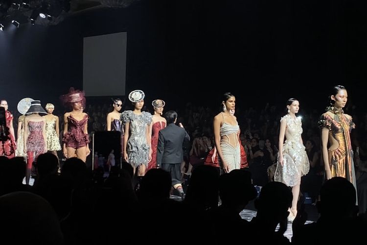Eddy Betty Gelar Fashion Show “Luminescence”, Comeback Setelah 7 Tahun