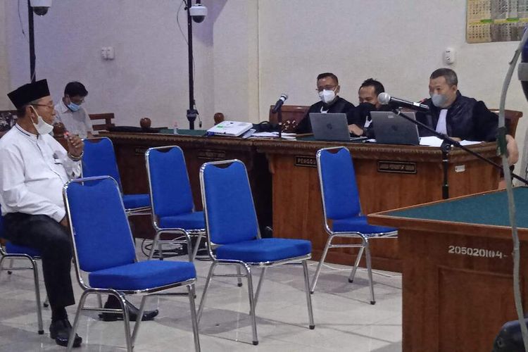 Kades Tanjung Baru, Lampung Selatan Helmi Yusuf yang menjadi saksi persidangan perkara suap PMB mandiri Unila, Rabu (14/12/2022).