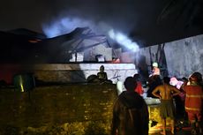 Korsleting Sebabkan Kebakaran Pabrik Roti Maju di Salatiga