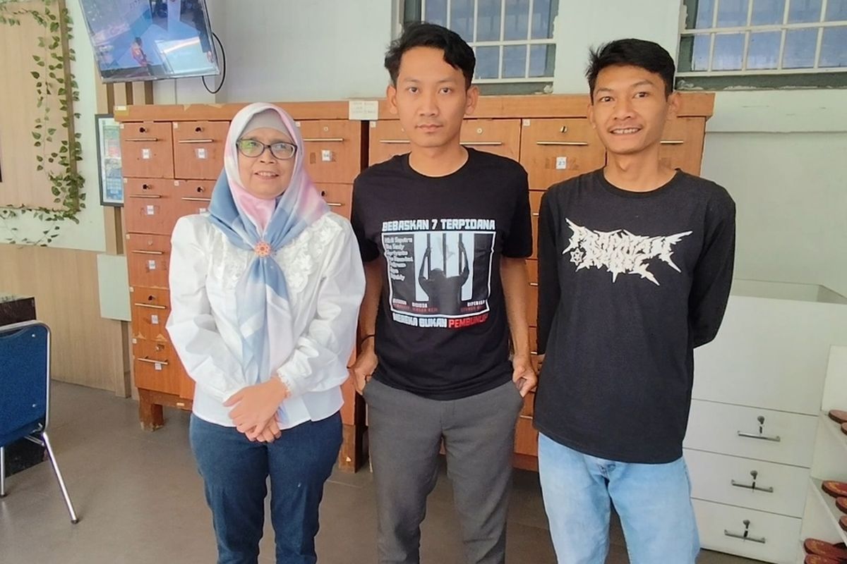 Saka Tatal, Jaka Putra, dan Titin Prialianti mengunjungi enam terpidana di lapas Kesambi, Kota Cirebon, Rabu (28/8/2024) siang.