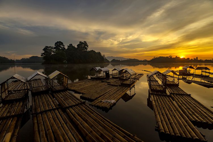 Situ Gede di Tasikmalaya, Jawa Barat, salah satu tempat wisata pilihan di Tasikmalaya yang menawarkan pemandangan danau.