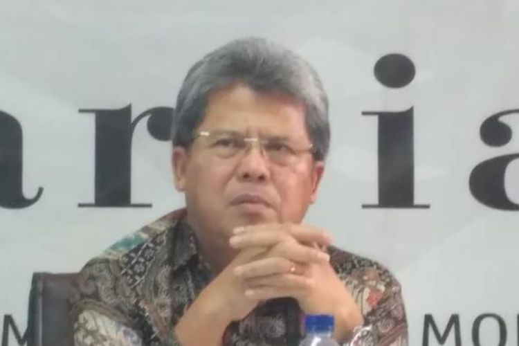 Aktivis hak asasi manusia Todung Mulya Lubis di kantor Imparsial, Jakarta, Jumat (9/12/2016)