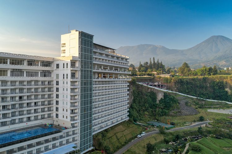 Hotel Le Eminence Puncak dengan pemandangannya