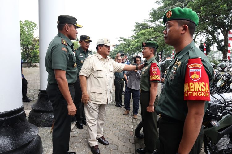 Menteri Pertahanan (Menhan) Prabowo Subianto bahwa semua Komandan Distrik Militer (Dandim) dan Komandan Rayon Militer (Danramil) akan dilengkapi kendaraan maung.  Hal itu diungkapkan Prabowo saat menyerahkan 100 unit sepeda motor untuk mendukung tugas operasional Bintara Pembina Desa (Babinsa) TNI AD di wilayah Kodam IV/Diponegoro, Semarang, Jawa Tengah, Rabu (25/1/2023).