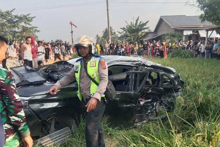 Avanza Tertabrak Kereta di Pelintasan Tak Berpalang Sergai, 1 Penumpang Tewas, 2 Terluka