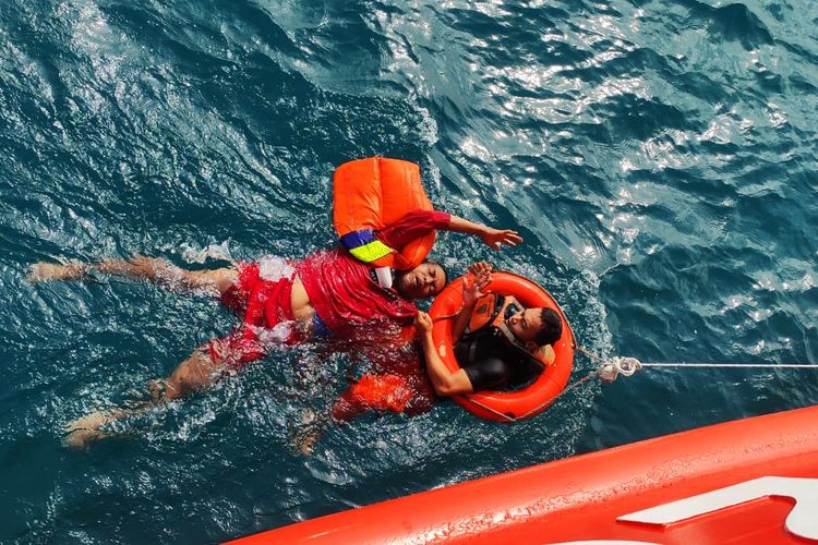 Tim SAR Evakuasi satu Korban Selamat Kapal Tenggelam di Sorong