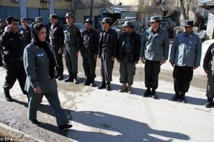 Kolonel Jamila Bayaz menjadi perempuan pertama yang memimpin salah satu pos polisi terpenting di ibu kota Afganistan, Kabul.