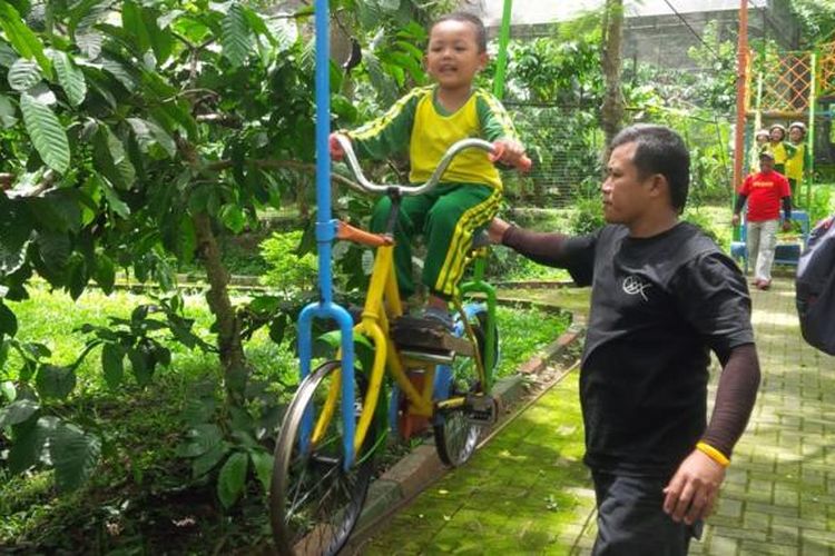 Tidak hanya kopi, wisata edukasi dan wahana petualangan anak juga tersedia di Kampoeng Kopi Banaran di Jl Raya Semarang-Solo Km 35 Bawen, Kabupaten Semarang, Jawa Tengah.