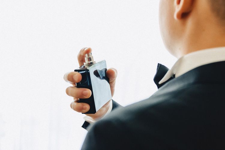Tak Perlu Sering Semprot Ulang, Parfum Pria Tahan Lama Ini Cocok untuk Dipakai Seharian 