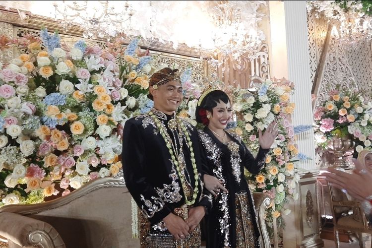 Shinta Bachir resmi menikah dengan Indra Kristianto pada Minggu (12/3/2023) di Gedung Pewayangan, Taman Mini Indonesia Indah, Jakarta Timur.