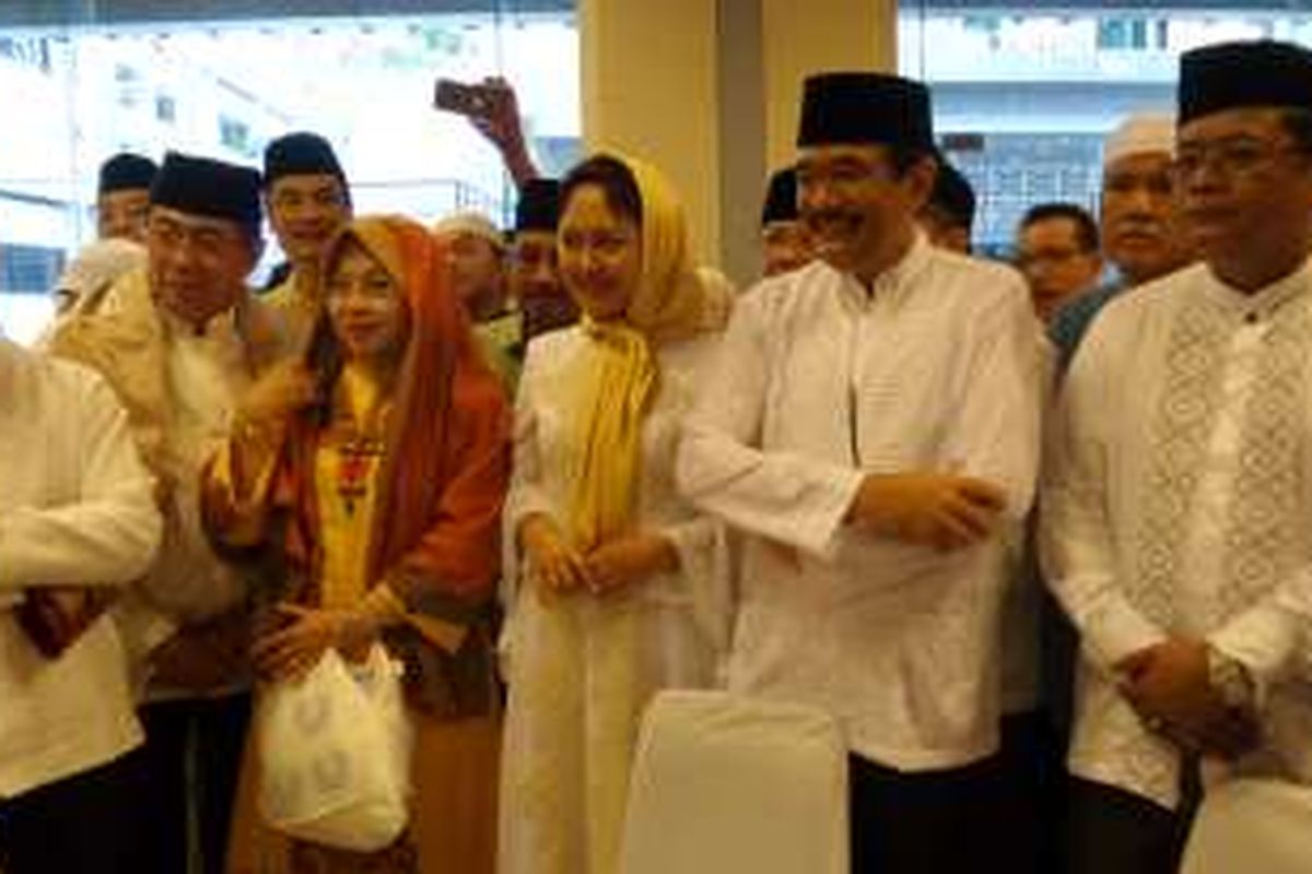 Wakil Gubernur DKI Jakarta Djarot Saiful Hidayat merayakan hari ulang tahunnya ke-54 bertepatan dengan Hari Raya Idul Fitri 1437 H, Rabu (6/7/2016). 