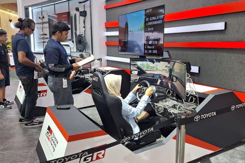 Keseruan Booth Toyota di GIIAS 2023, Main Simulator Berhadiah Koper