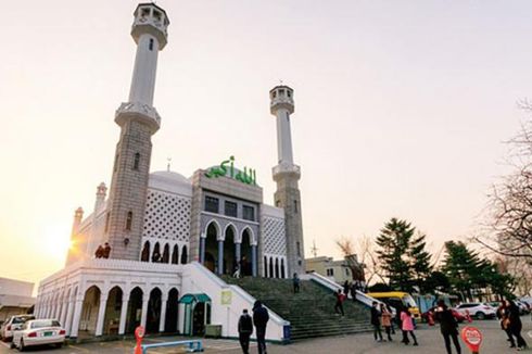 Berkunjung ke Masjid Satu-Satunya di Seoul