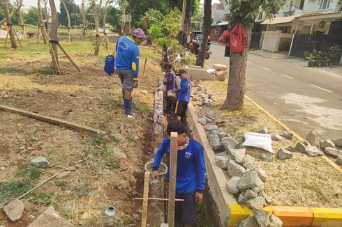 Atasi Banjir Saat Hujan Deras, SDA Jakut Tinggikan Turap Saluran di Kelapa Gading Barat