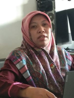 Komisioner KPU Kabupaten Magelang, Siti Nurhayati saat memberikan keterangan, Jumat (9/2/2024).