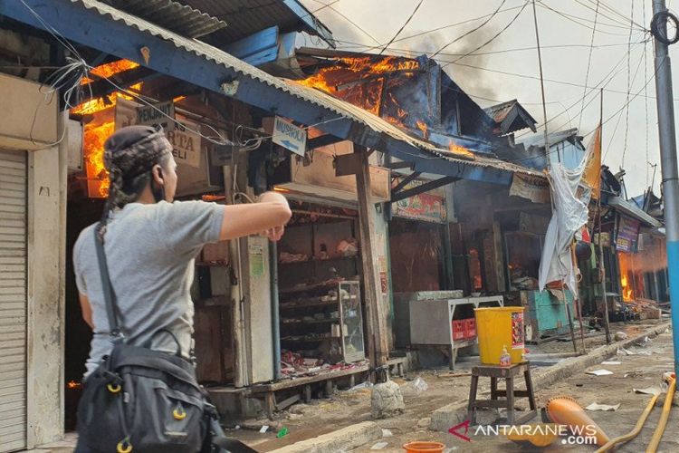 Situasi Pasar Cempaka Putih yang terbakar, Kamis (24/9/2020).