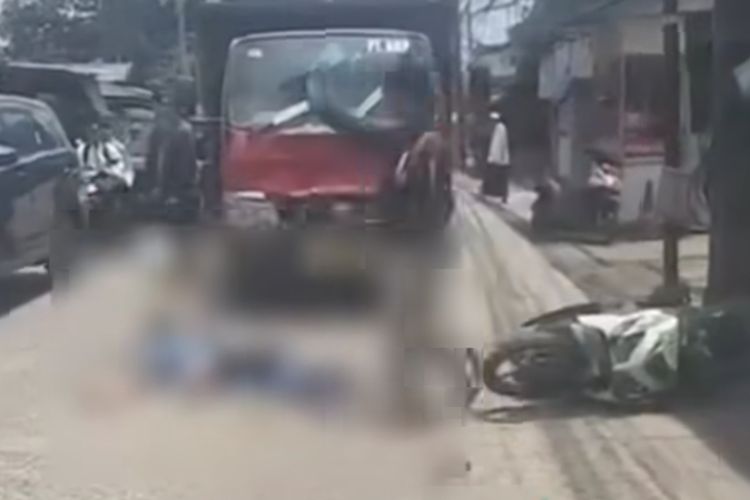 Bapak dan Anak Tewas Usai Motor Dihantam Truk di Jalan Mercedes Benz
