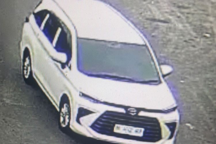 Tangkapan layar video CCTV mobil yang digunakan pelaku pemerasan di Kota Pematangsiantar, Sumatera Utara, Selasa (14/1/2025).