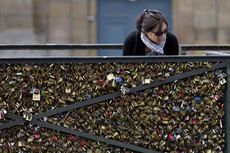 Pemerintah Paris Bongkar Hampir 1 Juta Gembok Cinta