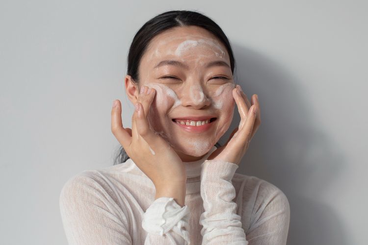 Cara Menghilangkan Komedo Putih dengan Aman Menurut Dokter