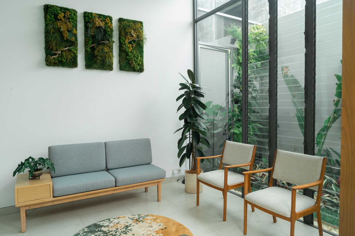 Desain interior rumah Skandinavian minimalis karya Miveworks dan Andpartners Studio. 