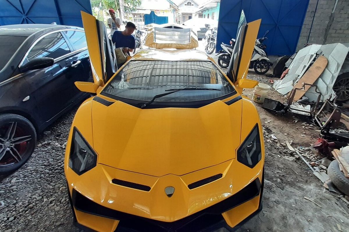 Mobil 'Supercar' Buatan Suharyanto pemilik bengkel modifikasi asal Gunungkidul, Yogyakarta.